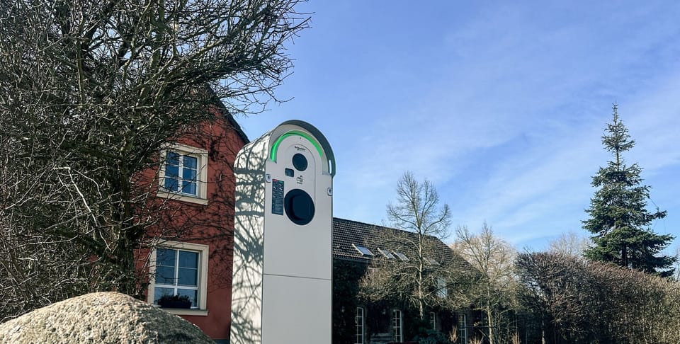 Electric vehicle charging station