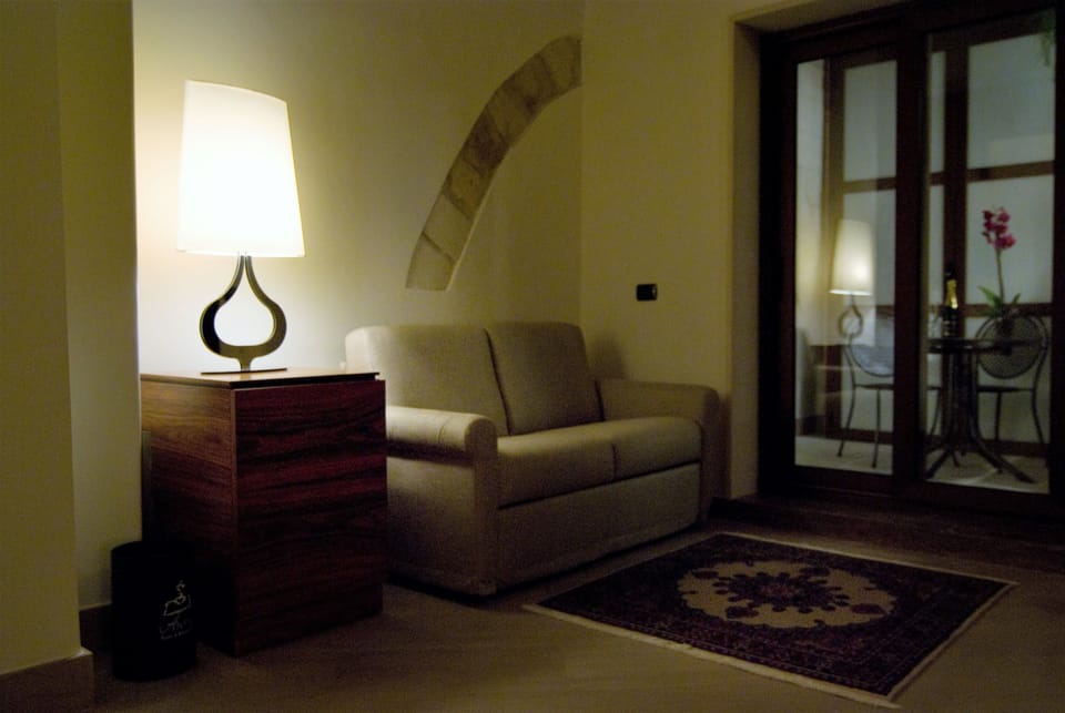 Classic Suite, 1 Bedroom, Private Bathroom | Free minibar items, in-room safe, individually decorated