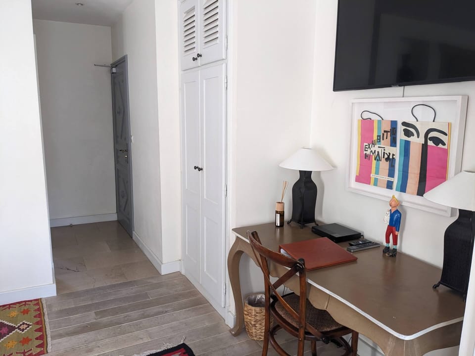 Luxury Double or Twin Room, Terrace (Fond de cour) | In-room safe, desk, iron/ironing board, free WiFi