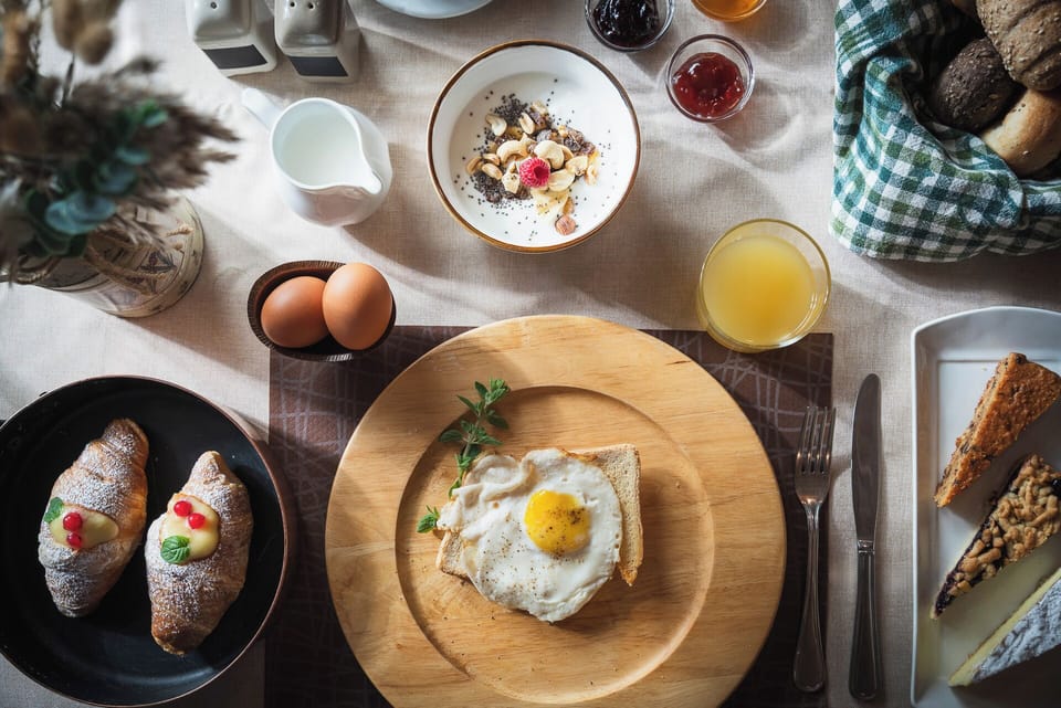 Daily buffet breakfast for a fee