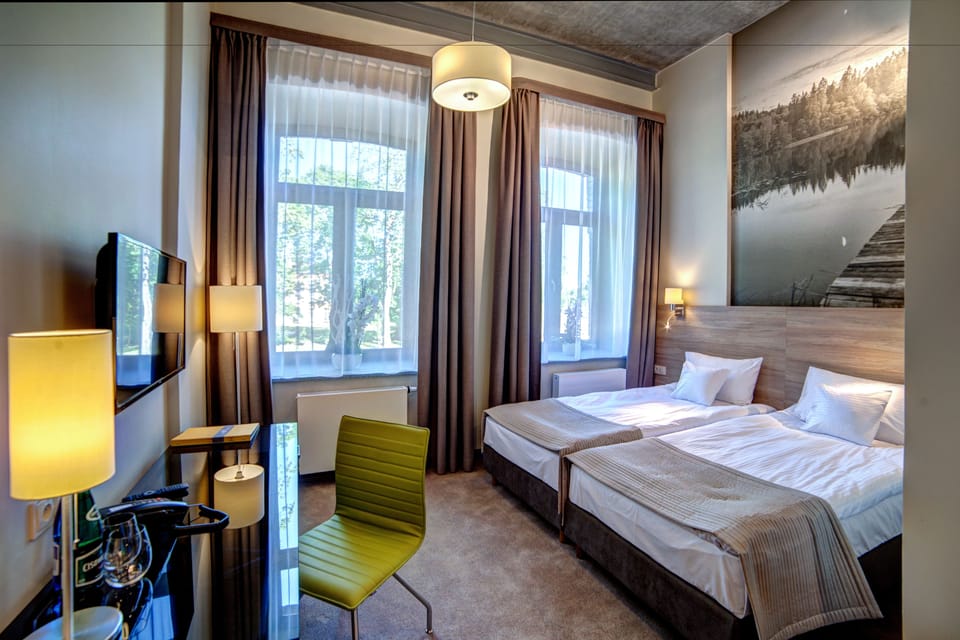 Economy Twin Room | In-room safe, desk, soundproofing, iron/ironing board