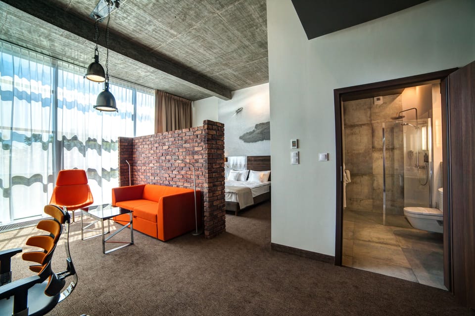 Studio | In-room safe, desk, soundproofing, iron/ironing board
