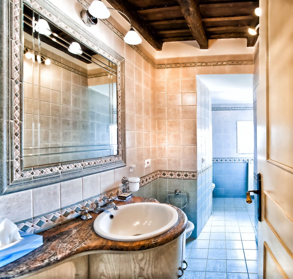 Honeymoon Loft, 2 Bedrooms, Non Smoking, Lake View | Bathroom | Hair dryer, bidet, towels