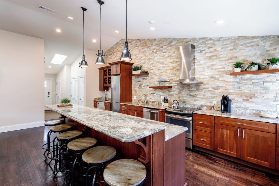 Luxury Apartment, 3 Bedrooms, Ensuite | Private kitchen | Fridge, microwave, oven, stovetop