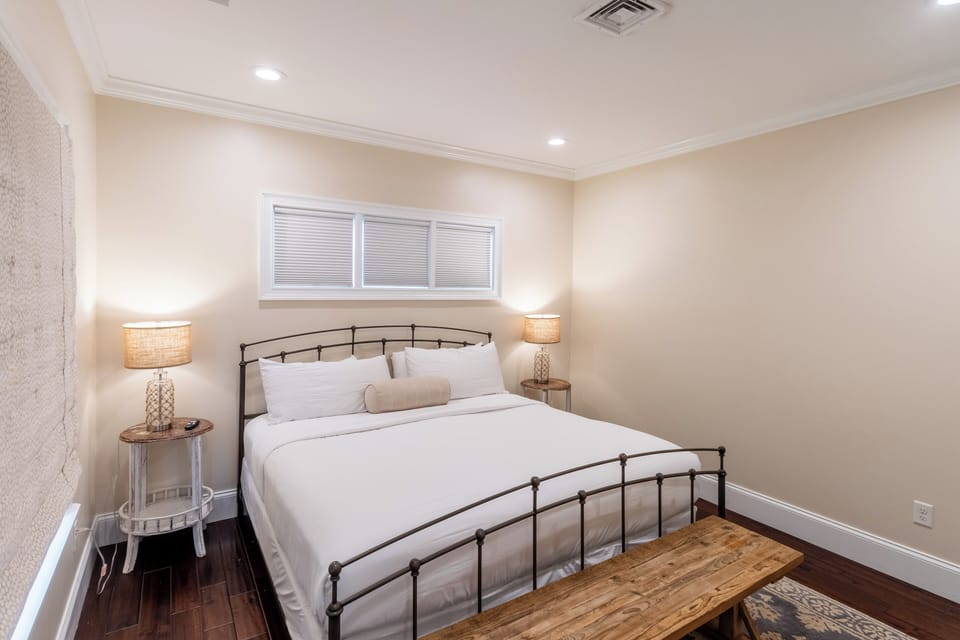 Luxury Loft, 3 Bedrooms, Fireplace | Premium bedding, down comforters, iron/ironing board, free WiFi