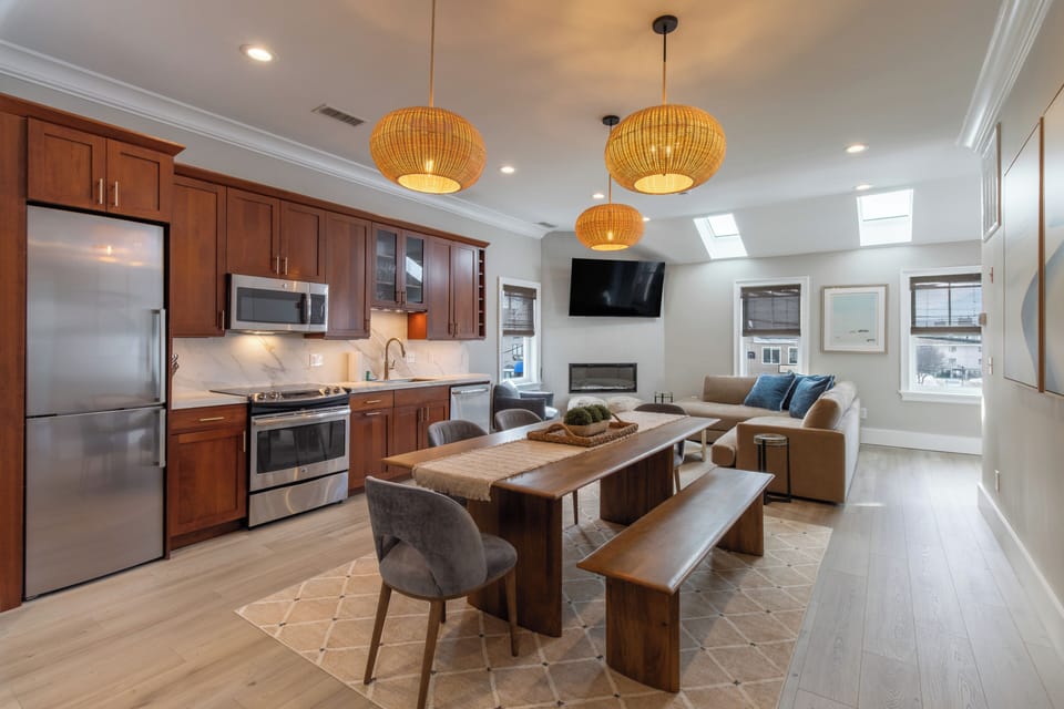Luxury Condo, 3 Bedrooms, Balcony, Harbor View | Private kitchen | Fridge, microwave, oven, stovetop