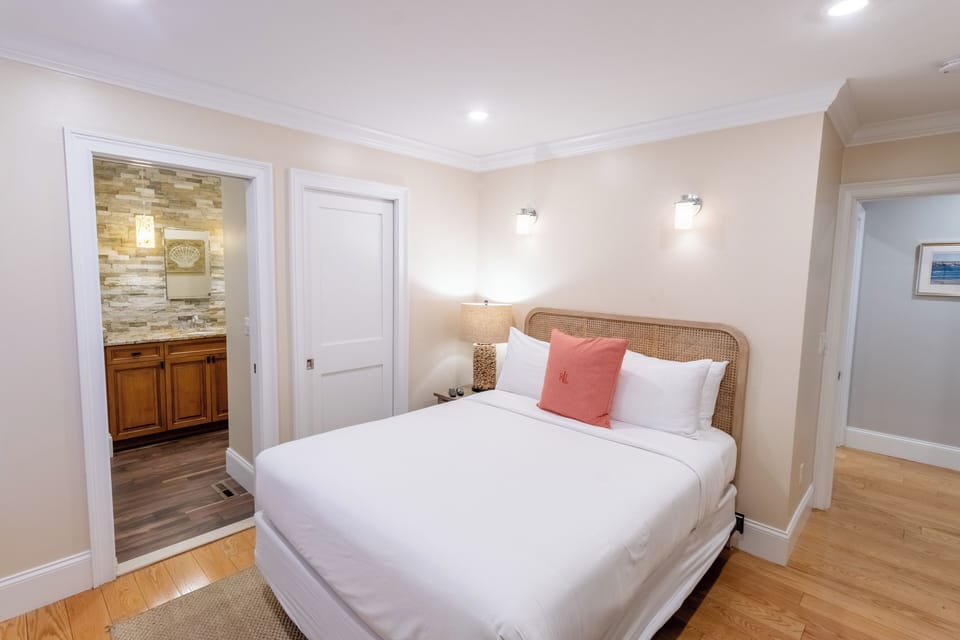 Luxury Condo, 2 Bedrooms, Fireplace | 1 bedroom, premium bedding, down comforters, individually decorated