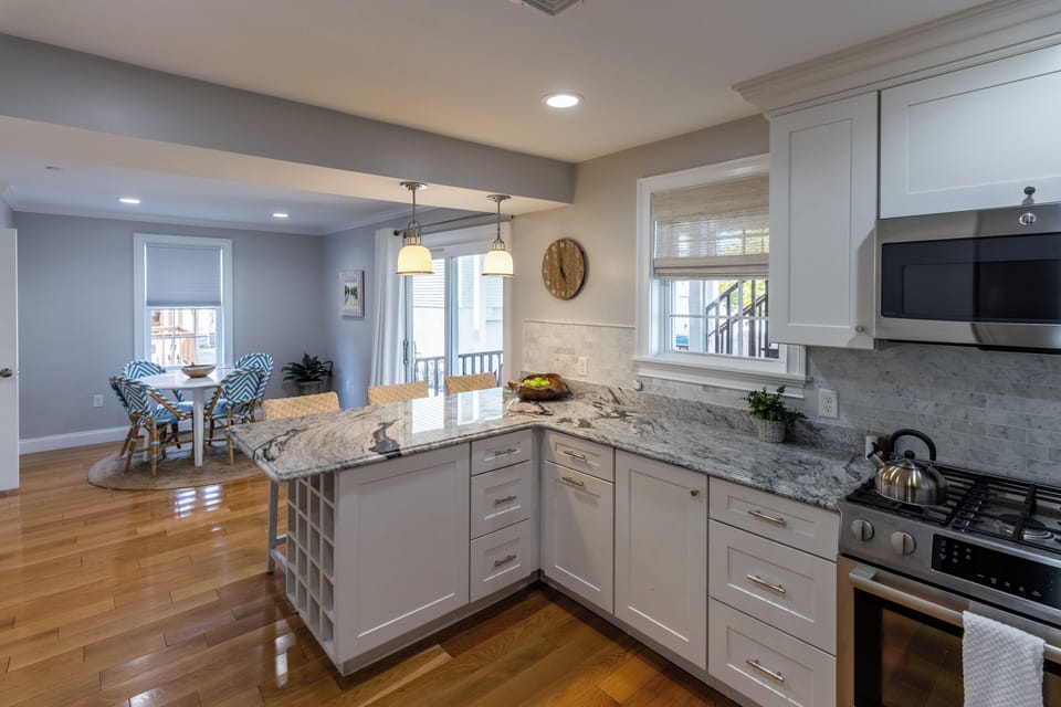 Luxury Condo, 2 Bedrooms, Balcony | Private kitchen | Fridge, microwave, oven, stovetop