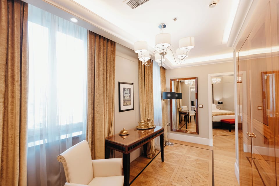 Presidential Suite | Minibar, in-room safe, blackout drapes, soundproofing