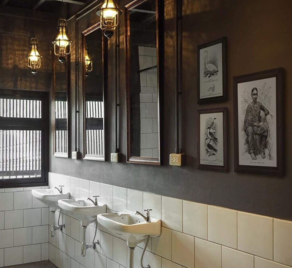 Shared Dormitory | Bathroom | Shower, rainfall showerhead, free toiletries, hair dryer