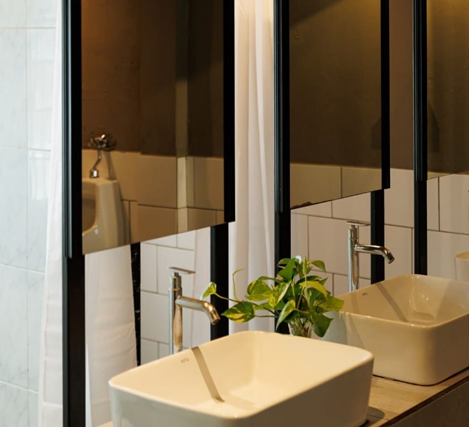 Premium Dorm Room | Bathroom | Shower, rainfall showerhead, free toiletries, hair dryer
