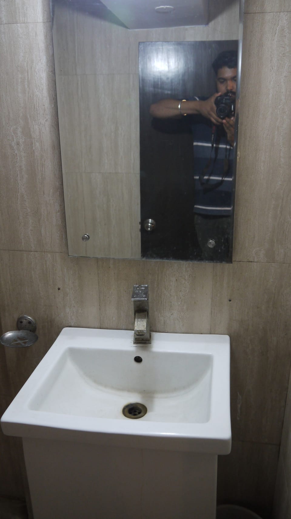 Deluxe Triple Room | Bathroom | Shower, rainfall showerhead, free toiletries, towels
