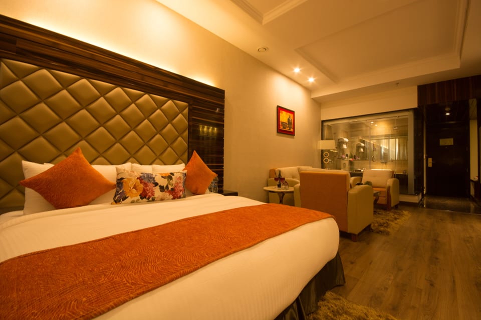 Premium Room, 1 Double Bed | Minibar, in-room safe, desk, laptop workspace