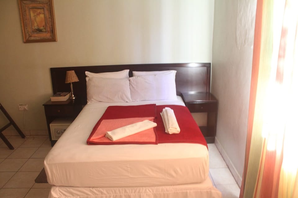 Family Room, Garden View | Bathroom amenities | Shower, free toiletries, towels