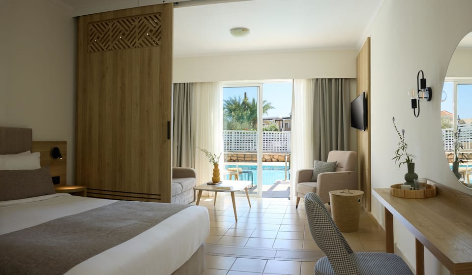 Superior Family Room Sharing Pool | Minibar, in-room safe, free cribs/infant beds, free WiFi