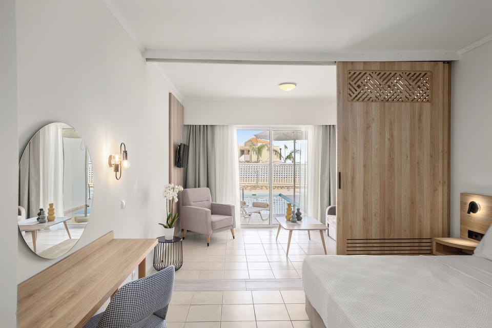 Superior Family Room Sharing Pool | Minibar, in-room safe, free cribs/infant beds, free WiFi