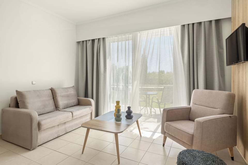 Superior Family Room Garden View | Minibar, in-room safe, free cribs/infant beds, free WiFi