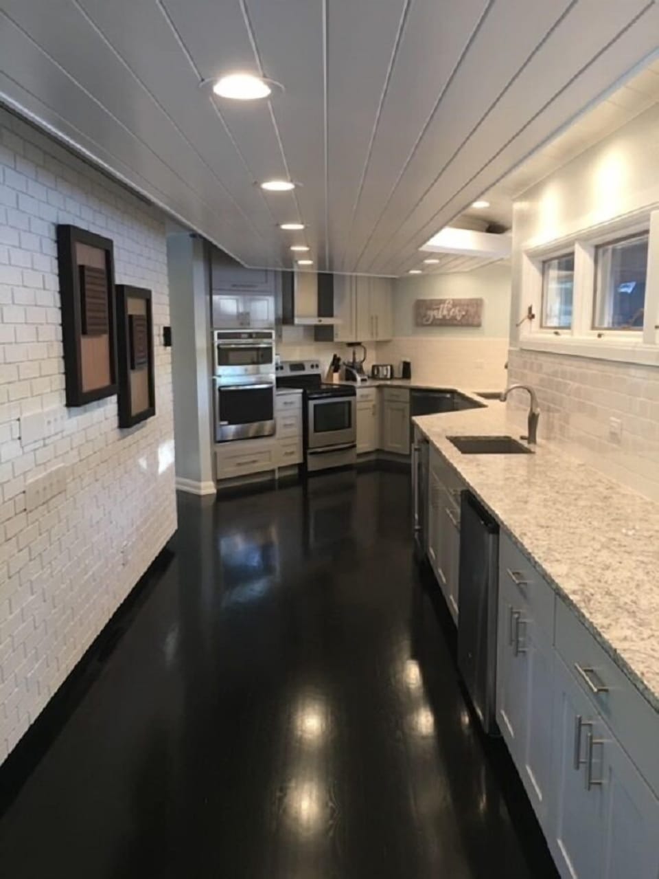 House, 3 Bedroom, 3 Bath, Lake Front | Private kitchen | Microwave, coffee/tea maker, cookware/dishes/utensils