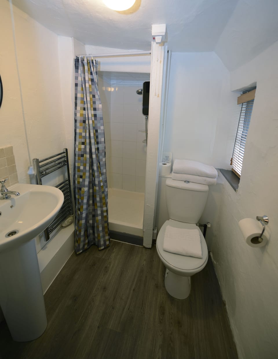 Family Room, 1 Bedroom | Bathroom | Shower, hair dryer, towels