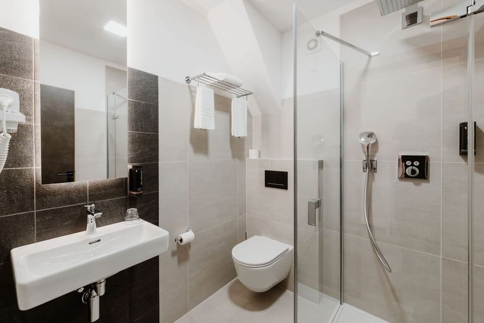 Shower, towels