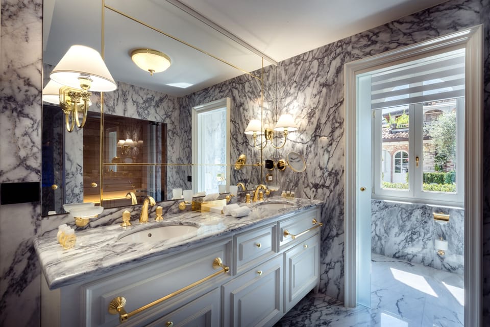 Royal Suite, Hot Tub, Lake View (SPA) | Bathroom | Designer toiletries, hair dryer, bathrobes, slippers