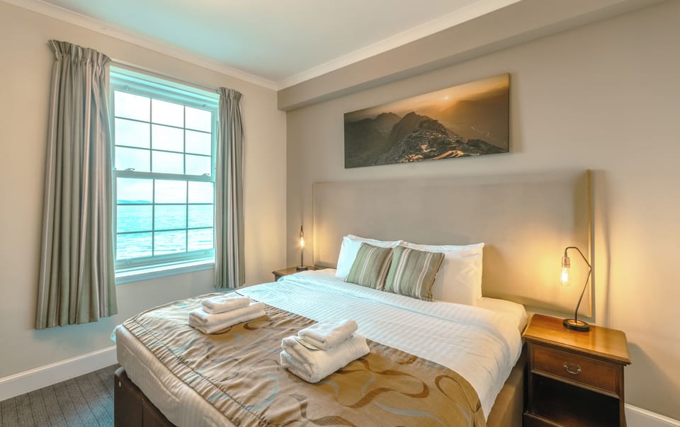 Double Room, Sea View | 1 bedroom, desk, laptop workspace, bed sheets