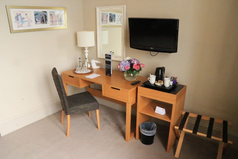 Superior Double Room, Sea View | 1 bedroom, desk, laptop workspace, bed sheets