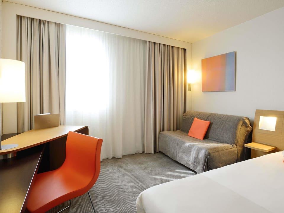 Minibar, desk, laptop workspace, blackout drapes