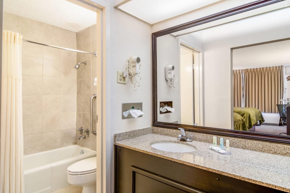 Quality Inn Suwanee I-85 Hotel in Suwanee
