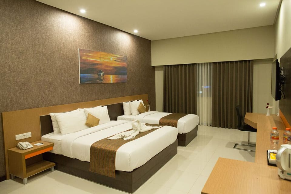 Family Room | Minibar, in-room safe, desk, blackout drapes