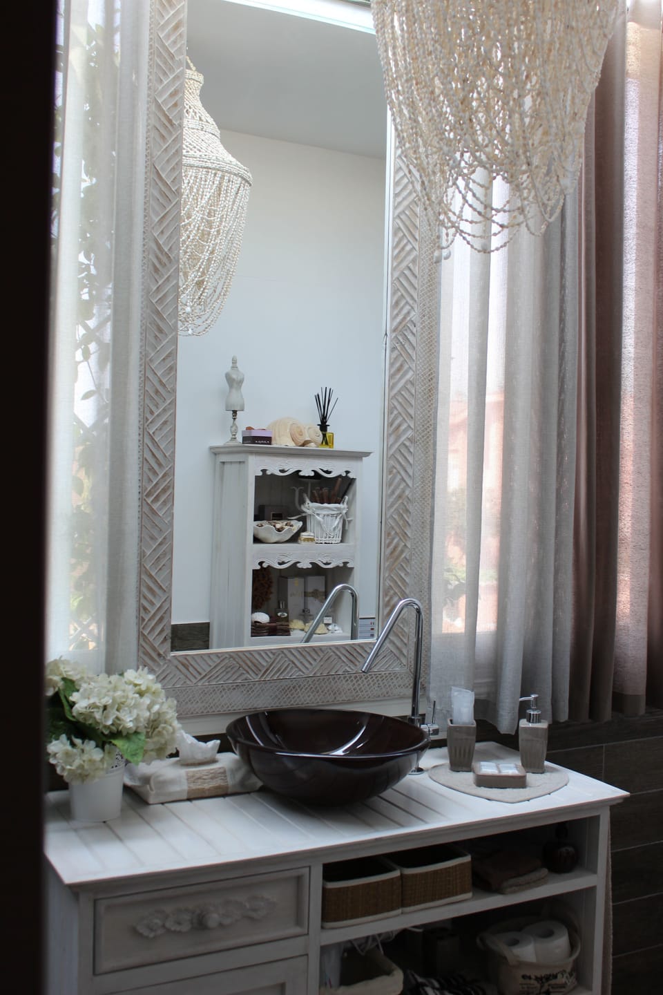 Double Room | Bathroom | Shower, free toiletries, hair dryer, bidet