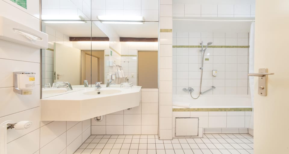 Superior Room, 1 Double Bed, Bathtub (Cozy Sitting Corner) | Bathroom | Shower, free toiletries, hair dryer, towels