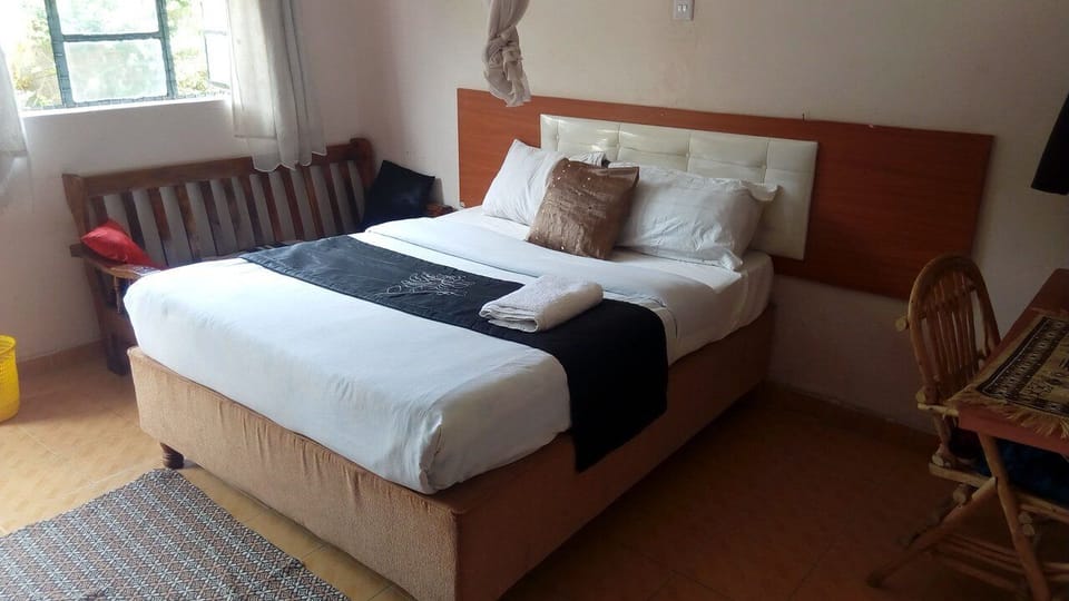 Deluxe Double Room, 1 Double Bed, Vineyard View | Premium bedding, individually furnished, desk, laptop workspace