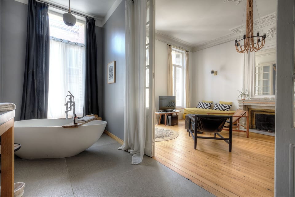 Deluxe Triple Room, Balcony | Bathroom | Shower, free toiletries, hair dryer, towels