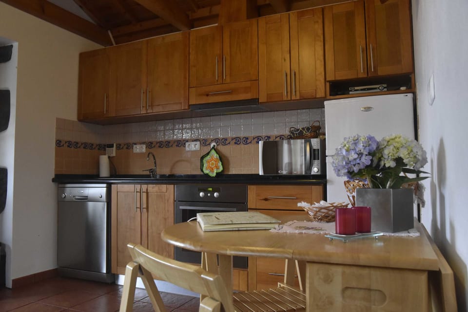 House, 1 Bedroom | Private kitchenette | Full-size fridge, microwave, oven, stovetop