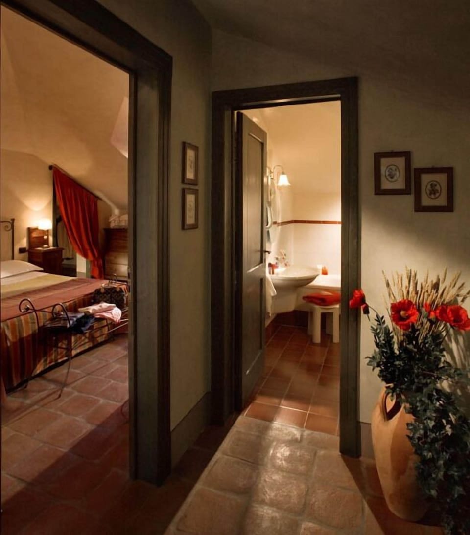 Deluxe Suite, 1 Bedroom, Kitchenette, Vineyard View | Premium bedding, minibar, individually decorated, individually furnished