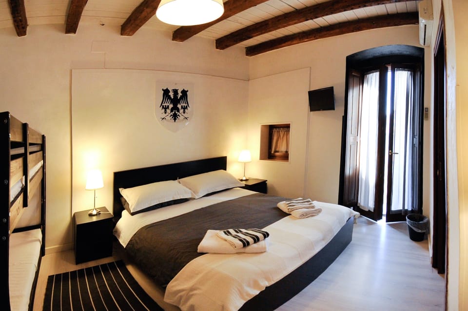 Double or Twin Room, Annex Building | Premium bedding, desk, iron/ironing board (on request), cribs (free)