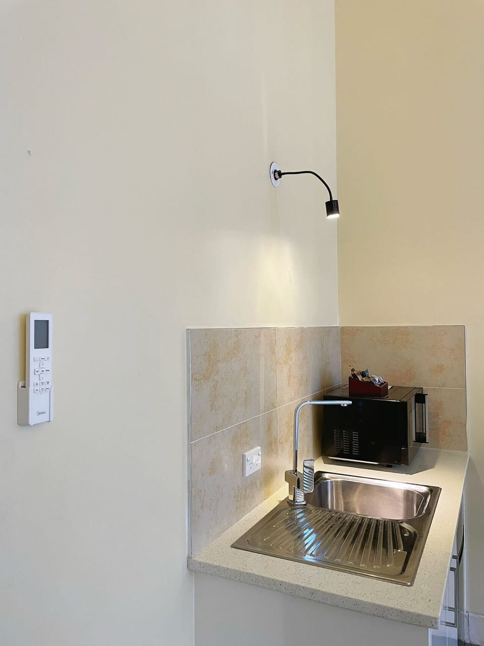 Deluxe Double Room, 1 King Bed, Kitchenette | Private kitchenette | Fridge, electric kettle