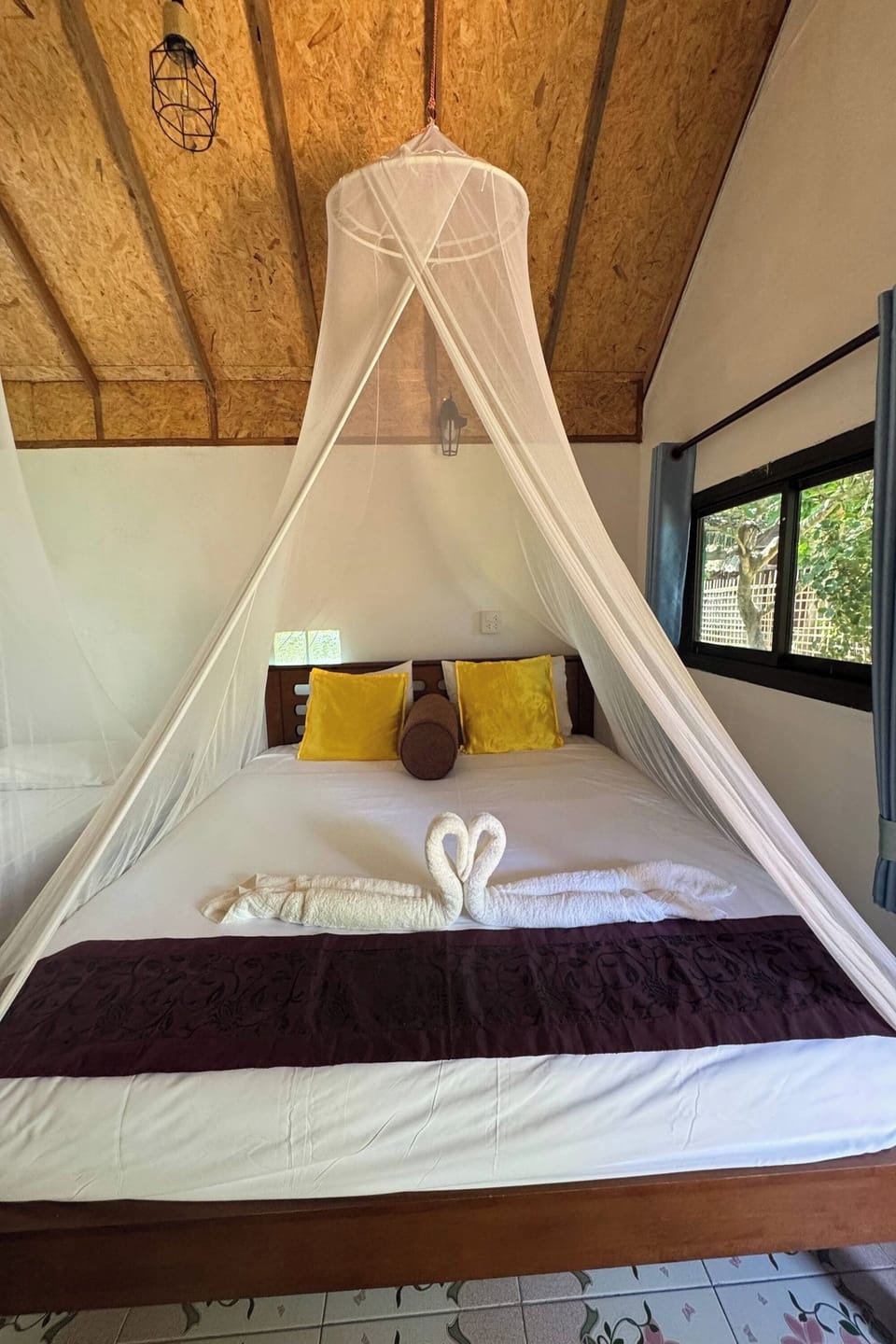 Family Room (Aircon 3 Person) | Desk, rollaway beds