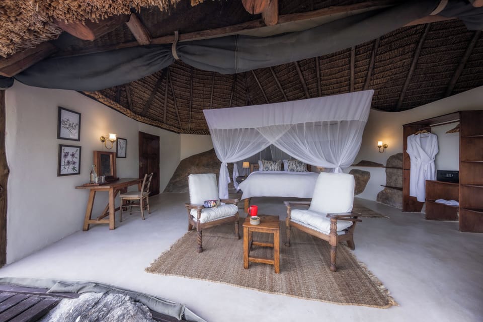 Family Suite | Desk, blackout drapes, bed sheets