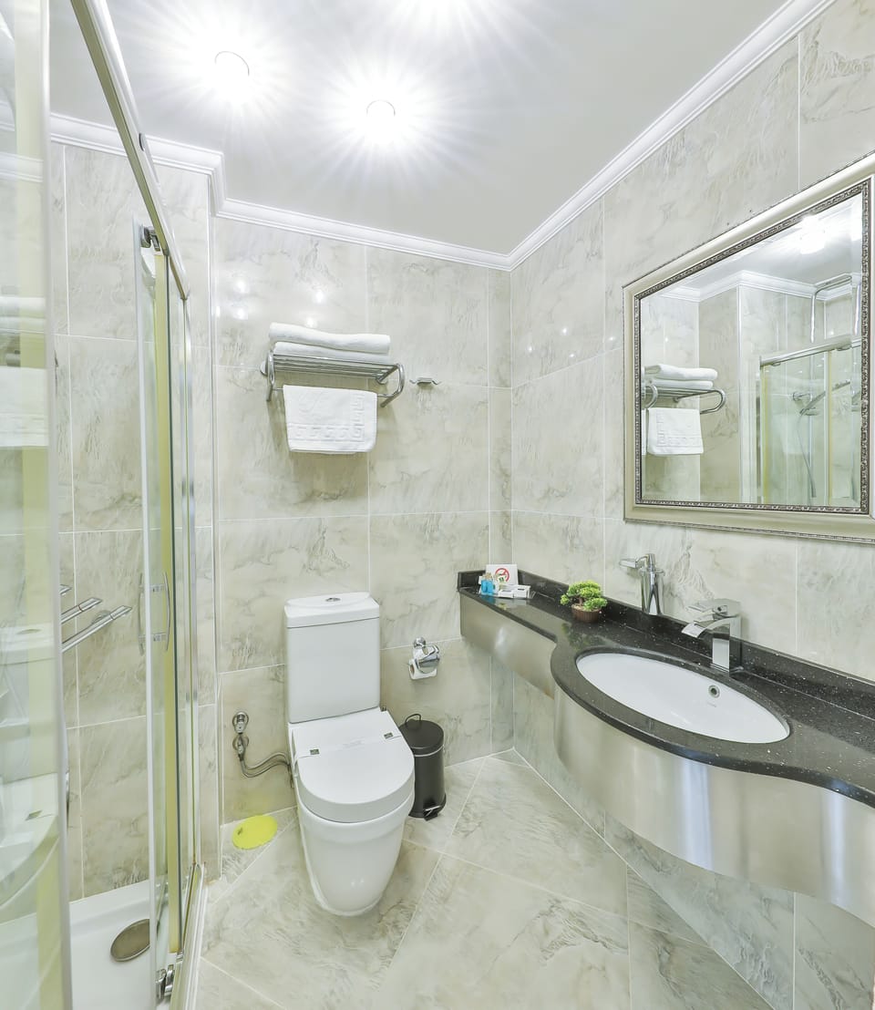 Standard Double or Twin Room | Bathroom | Shower, free toiletries, hair dryer, slippers