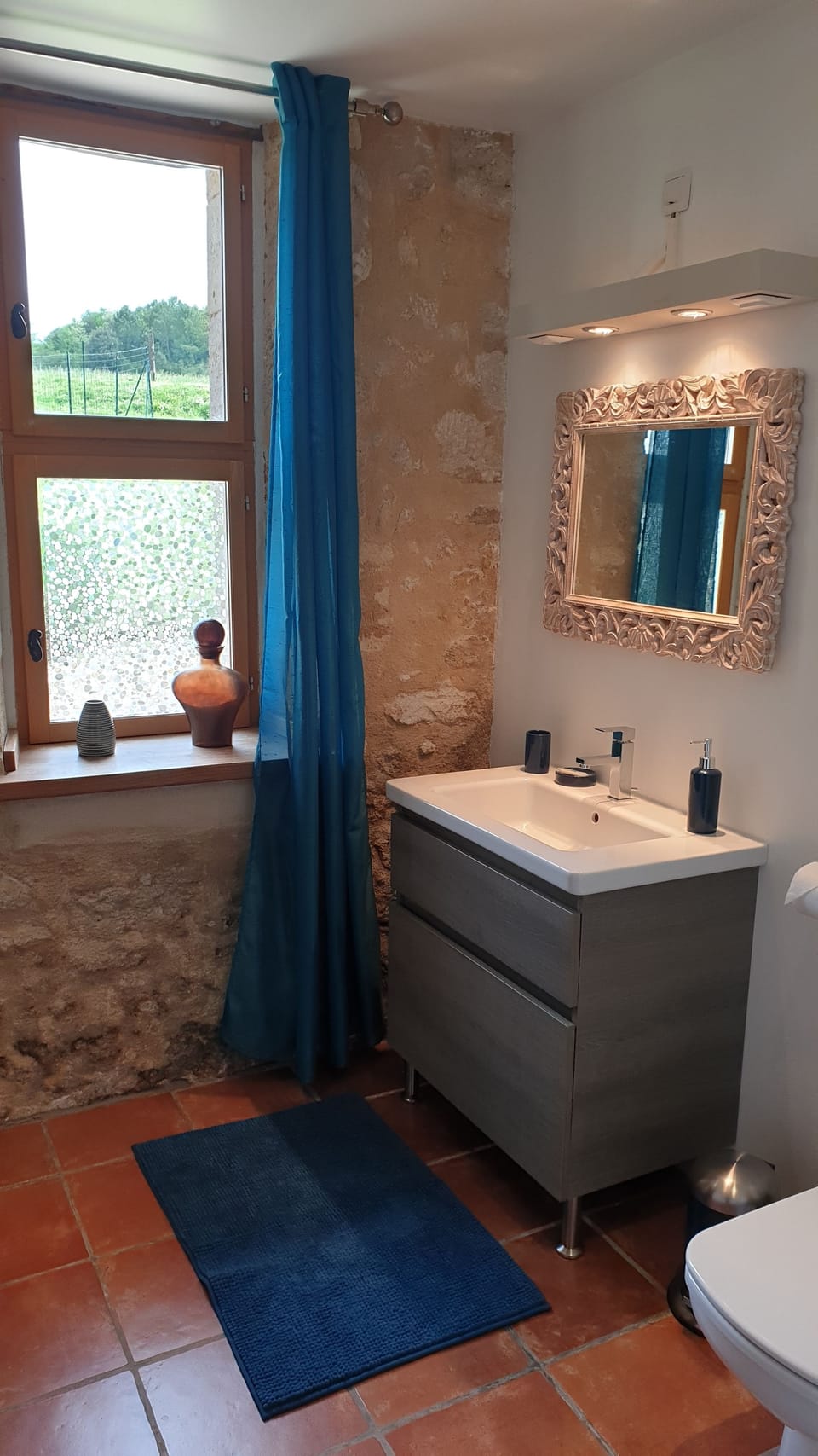 Superior Triple Room, Garden Area (St Emilion) | Bathroom sink