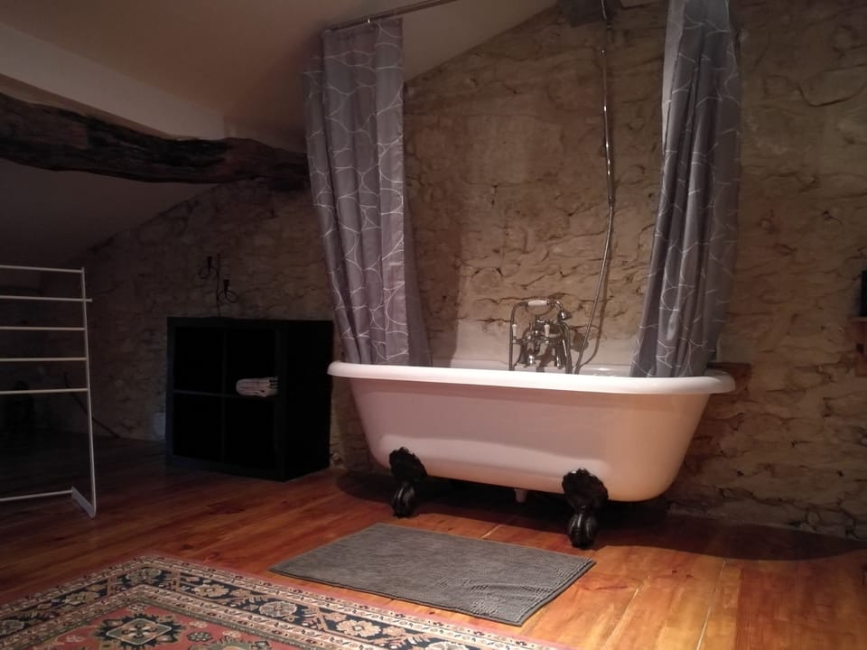 Family Suite, Bathtub (La Truffe) | Bathroom | Shower, free toiletries, hair dryer, towels