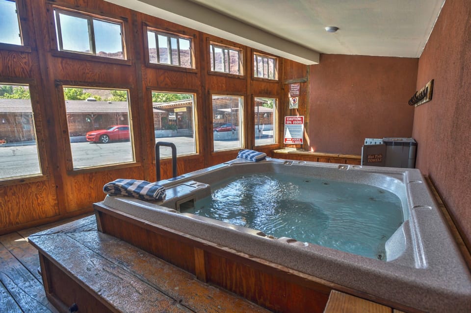 Indoor spa tub