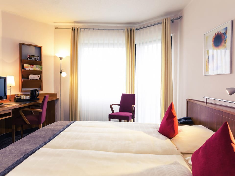 Standard Twin Room, 1 Double or 2 Twin Beds | Hypo-allergenic bedding, in-room safe, desk, blackout drapes