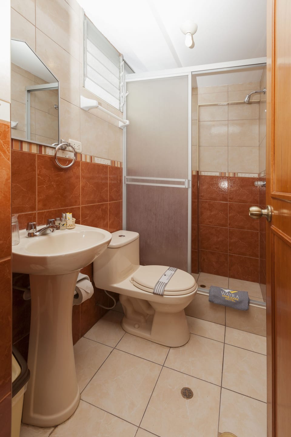 Twin Room | Bathroom | Shower, free toiletries, hair dryer, towels