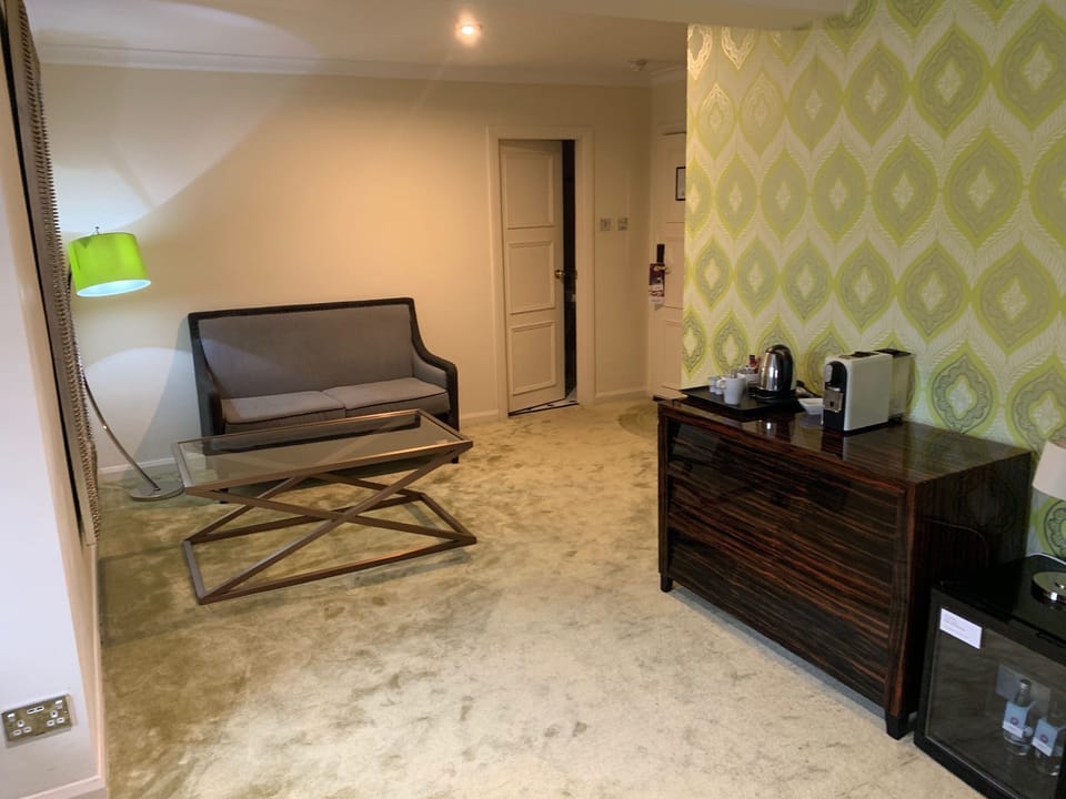 Superior Room, 1 King Bed | Living area | LCD TV