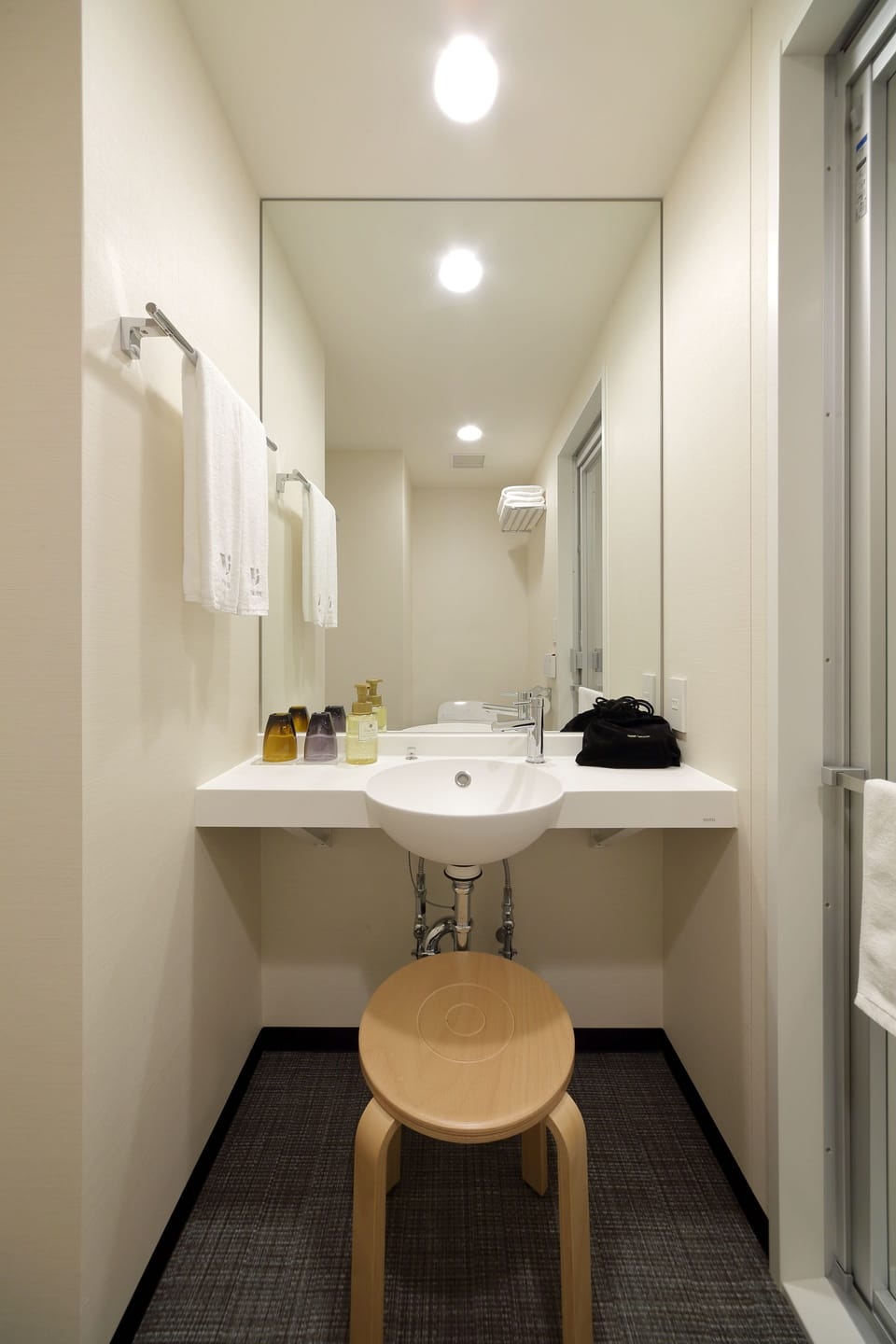 Twin Room, Non Smoking | Bathroom amenities | Eco-friendly toiletries, hair dryer, slippers, bidet