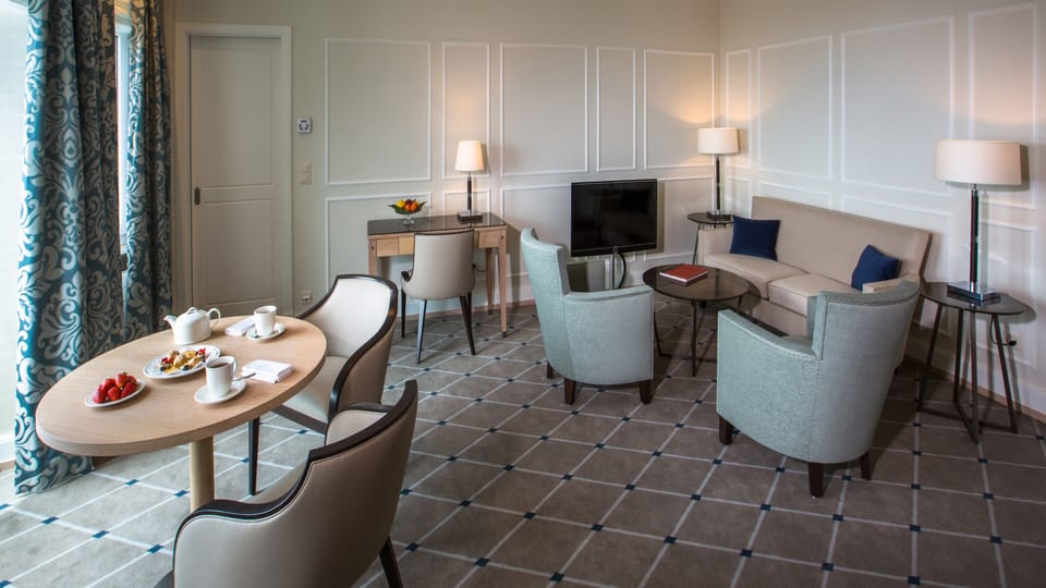 Suite, Lake View | Living area | Flat-screen TV, pay movies