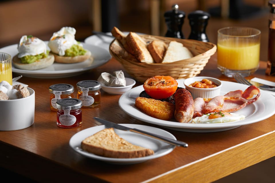 Free daily English breakfast